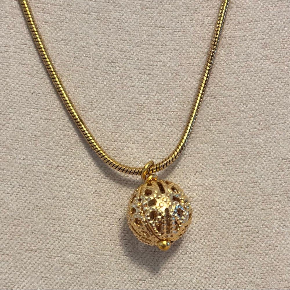 Figaroa GP ball necklace